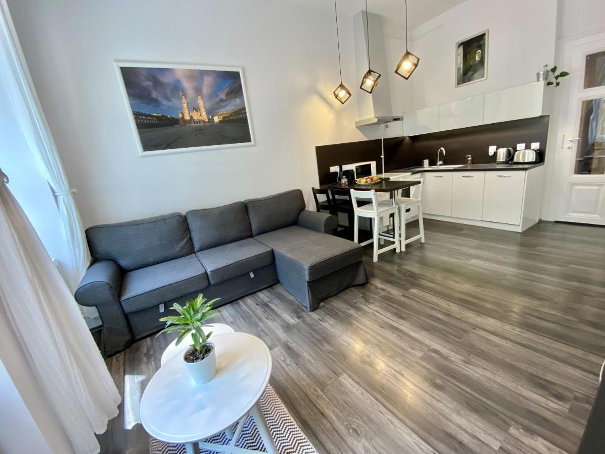 Art Apartment Szeged Exteriör bild