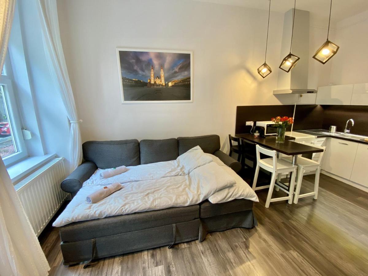 Art Apartment Szeged Exteriör bild